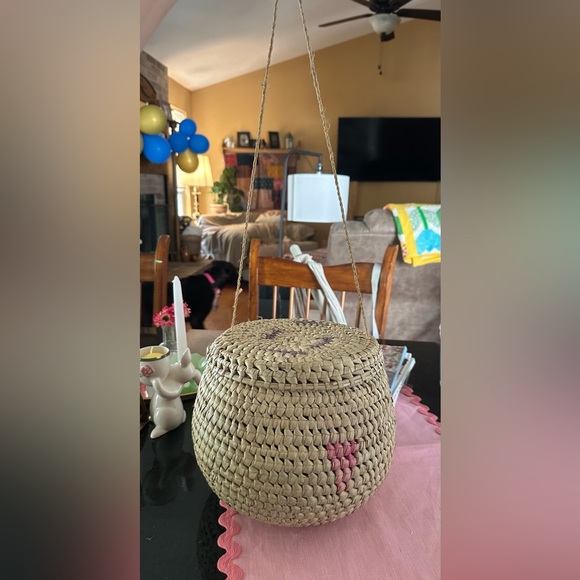 Hanging basket with lid - Picture 1 of 5